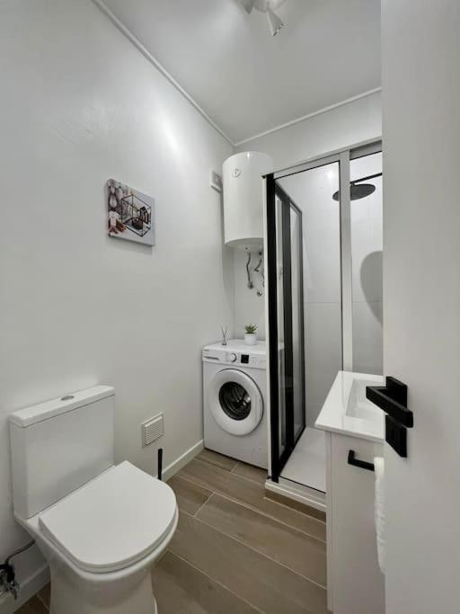 Apartamento Muito Central - 300 Metros Da Praia Appartement Costa de Caparica Buitenkant foto
